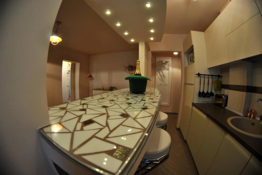 Modern & Central Apartment In North Of Букурещ Екстериор снимка