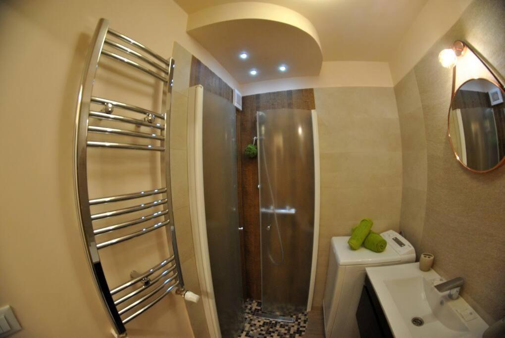 Modern & Central Apartment In North Of Букурещ Екстериор снимка