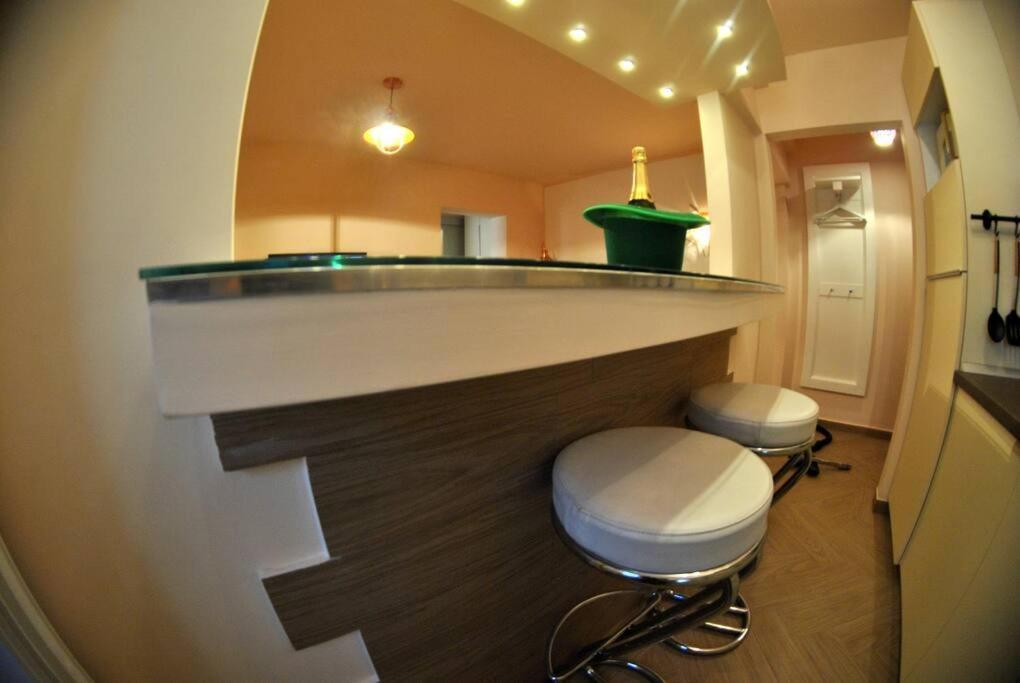Modern & Central Apartment In North Of Букурещ Екстериор снимка