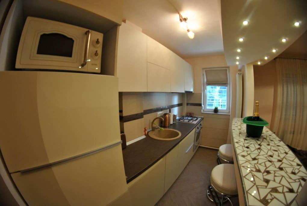 Modern & Central Apartment In North Of Букурещ Екстериор снимка