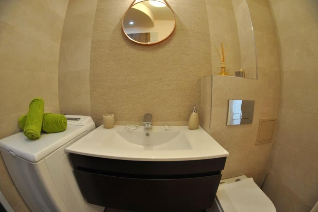 Modern & Central Apartment In North Of Букурещ Екстериор снимка