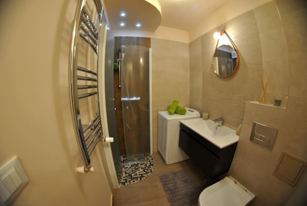 Modern & Central Apartment In North Of Букурещ Екстериор снимка