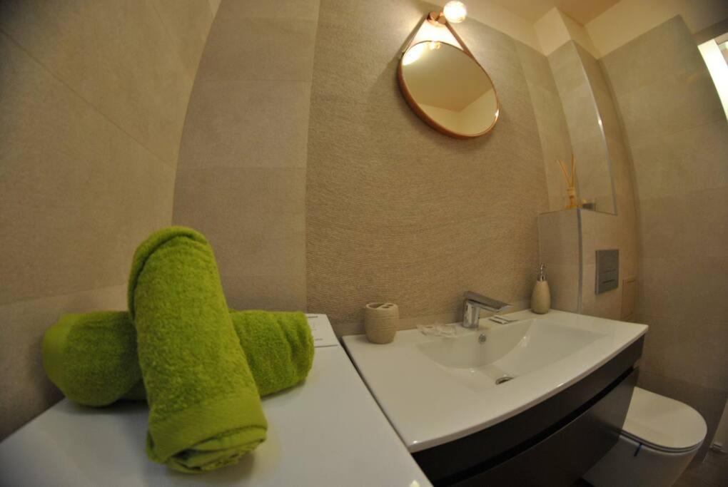 Modern & Central Apartment In North Of Букурещ Екстериор снимка